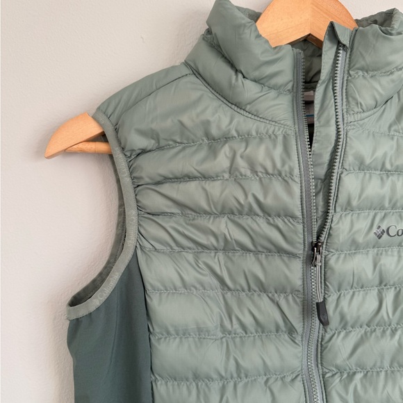 Columbia Women's Puffer Vest - Picture 4 of 11